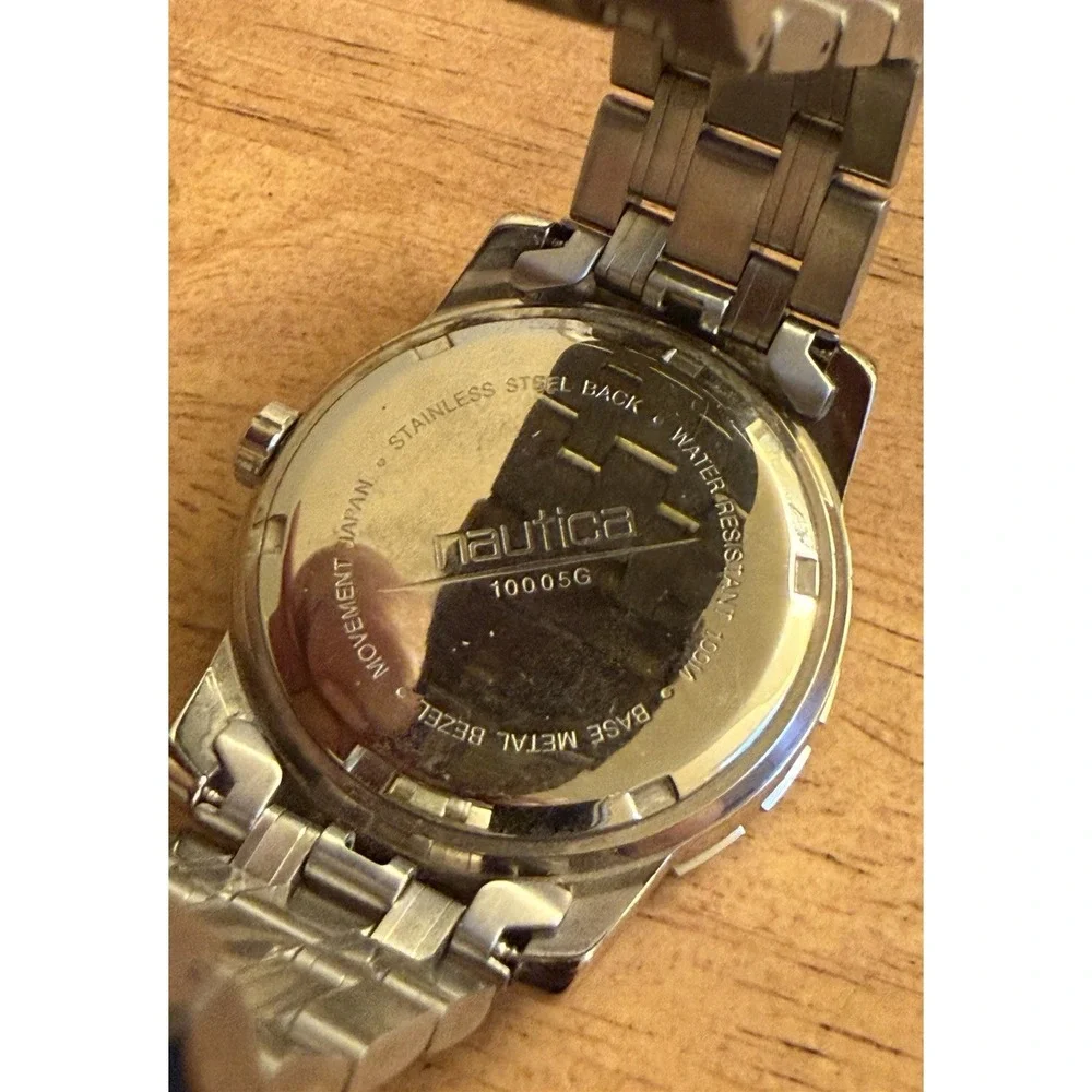 Nautica ***needs new